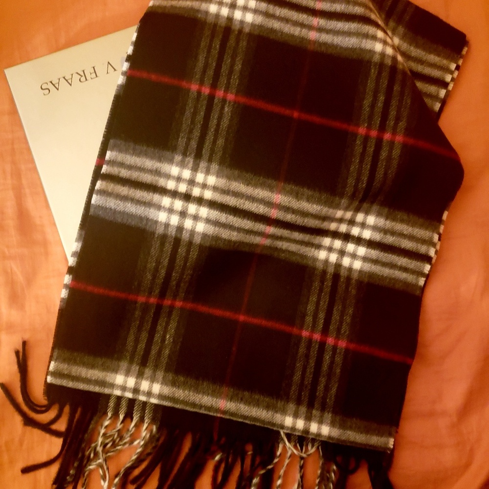Burberry-Like Print Scarf
